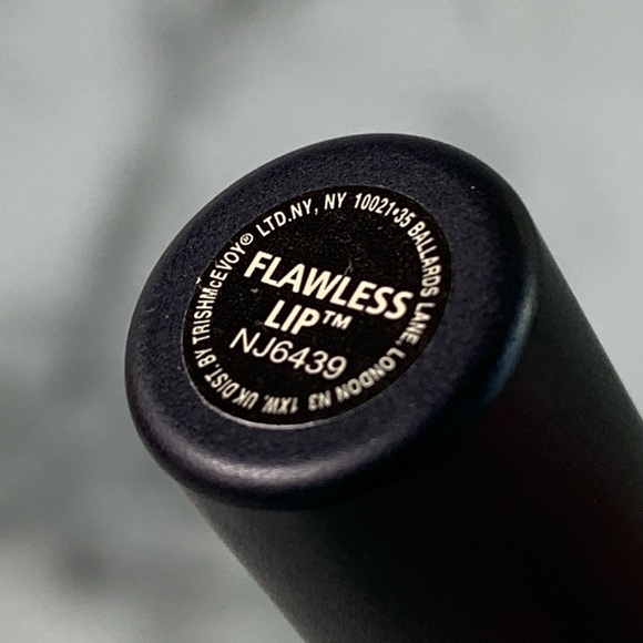 New Trish McEvoy Flawless Lip Primer - Picture 2 of 9